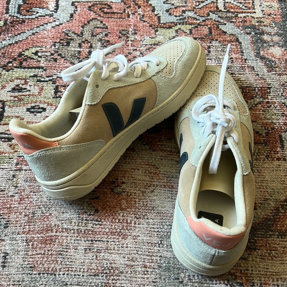 Pink & navy vejas